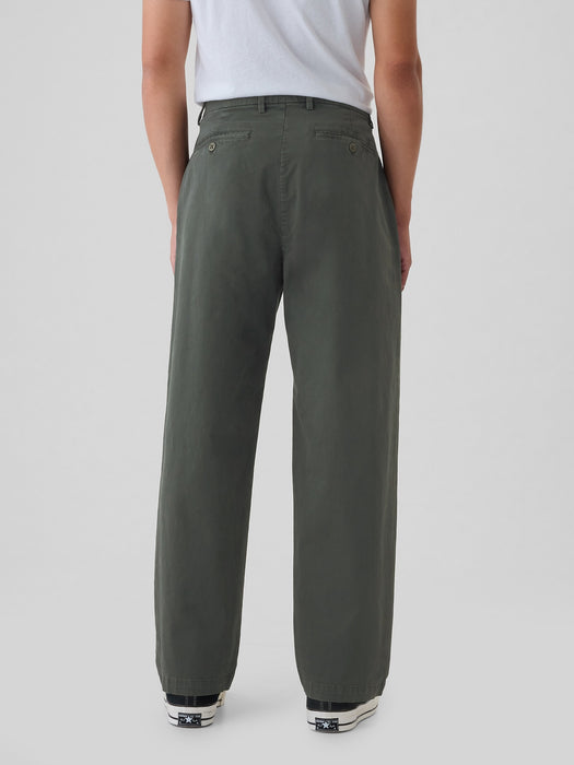Modern Khakis in Baggy Fit