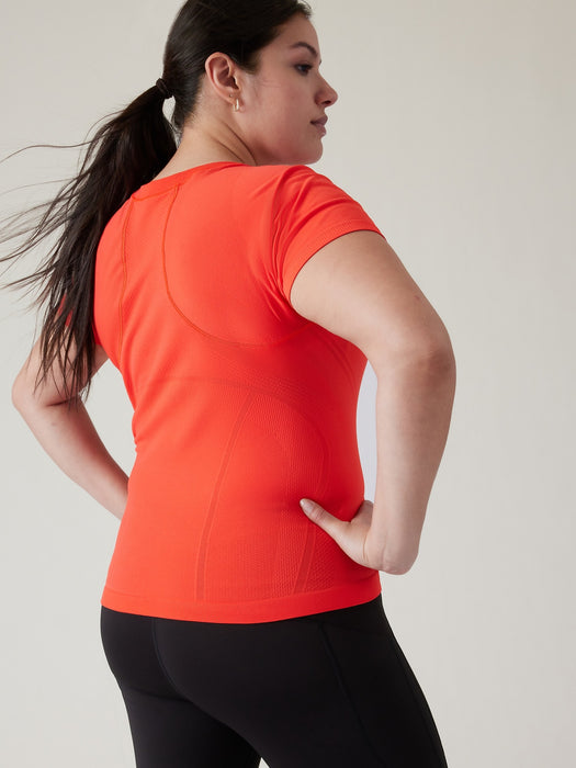 Momentum Seamless Sport Length Tee