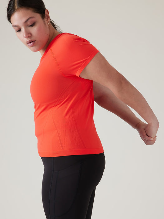 Momentum Seamless Sport Length Tee