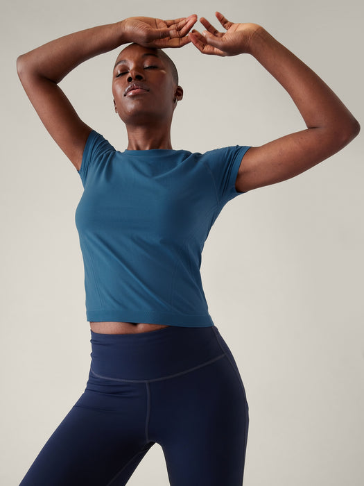 Momentum Seamless Sport Length Tee