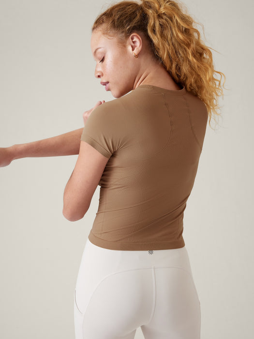 Momentum Seamless Sport Length Tee