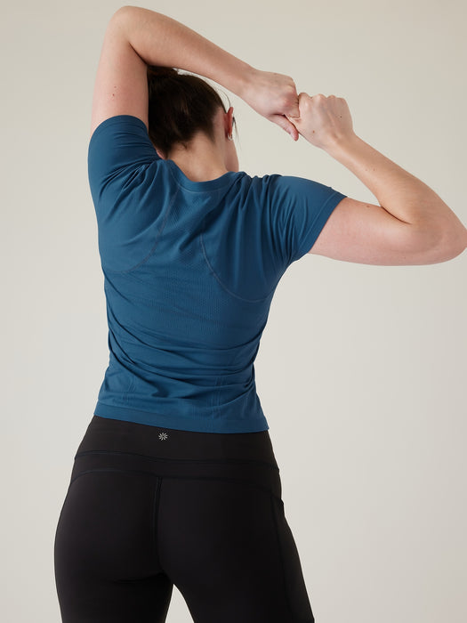 Momentum Seamless Sport Length Tee