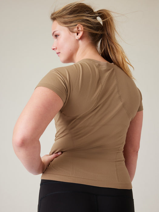 Momentum Seamless Sport Length Tee