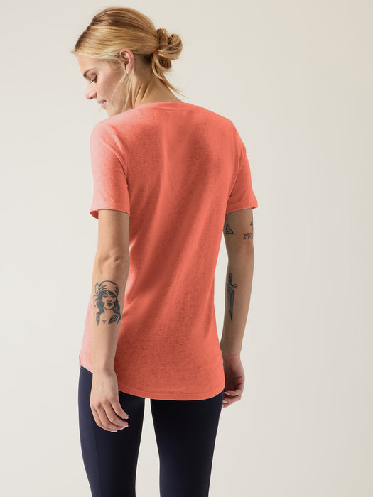 Breezy Scoop V Tee