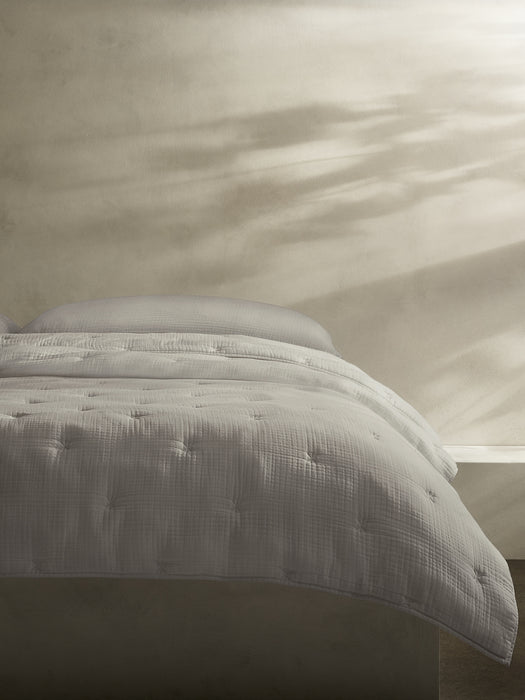 Lofty Organic Cotton Gauze Quilt — GAP (International)