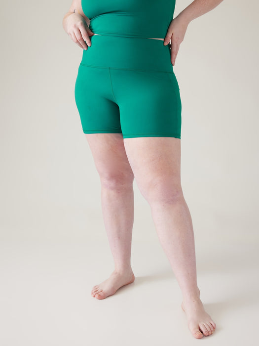 Salutation Stash 5&#34 Short