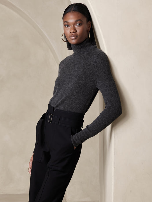 Caro Lightweight Cashmere Turtleneck Sweater
