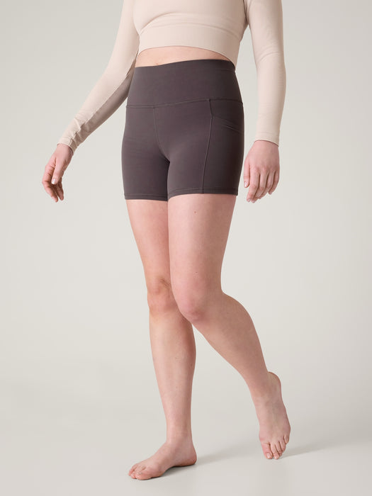 Salutation Stash High Rise 5 Short