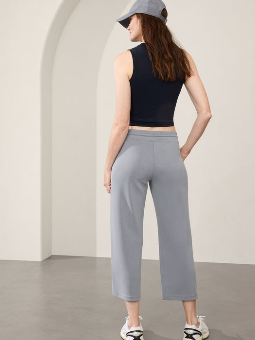 Seasoft Mid Rise Straight Crop