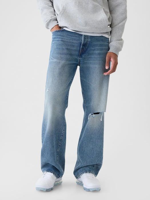 Loose Jeans im 90er-Jahre-Stil