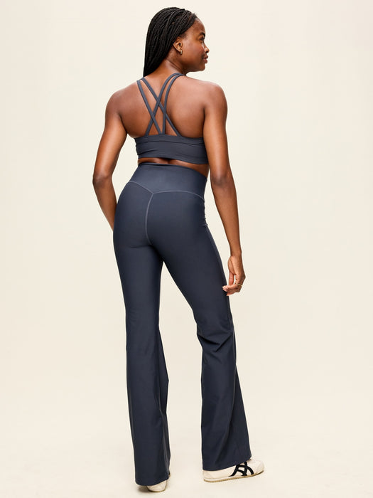 Extra High-Waisted PowerSoft Boundless Flare Leggings – No Front Seam