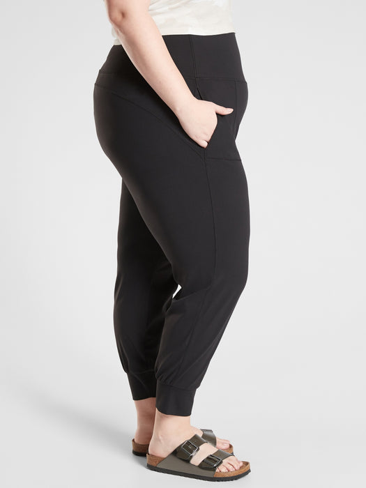 Salutation Jogger in Powervita