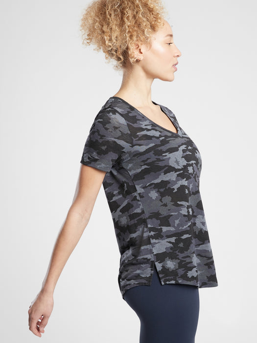 Breezy Scoop V&#45Neck Tee - Flora Camo Navy