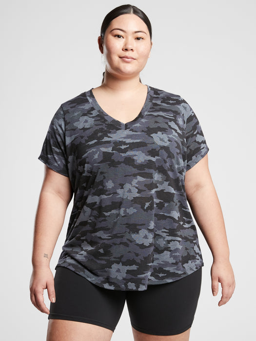 Breezy Scoop V&#45Neck Tee - Flora Camo Navy